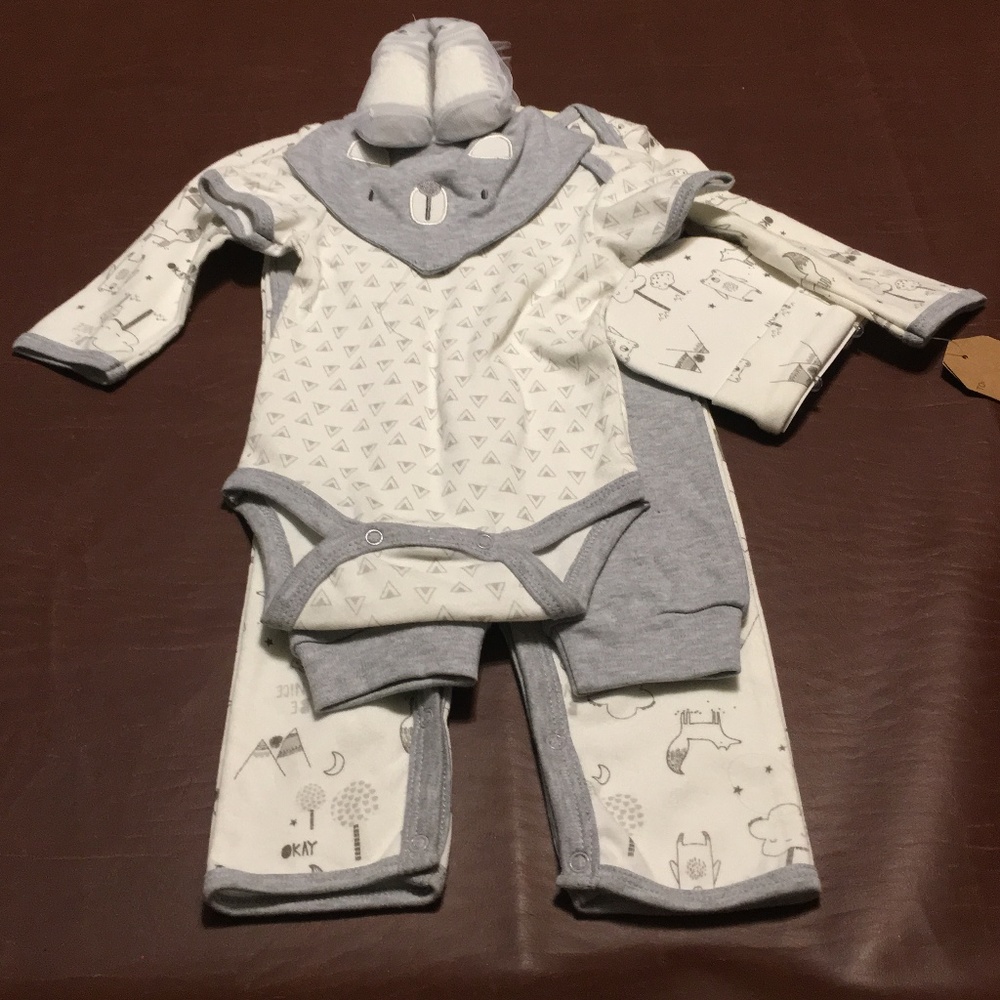 NWT Chick Pea  Gender Neutral Gift set.